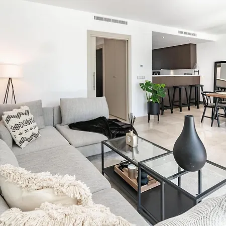 Gg- Modern Townhouse, Families & Couples Only