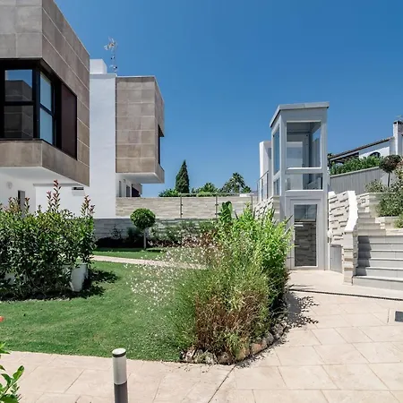 Holiday home Gg- Modern Townhouse, Families & Couples Only