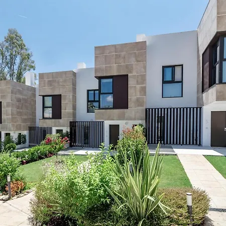 Gg- Modern Townhouse, Families & Couples Only Holiday home *