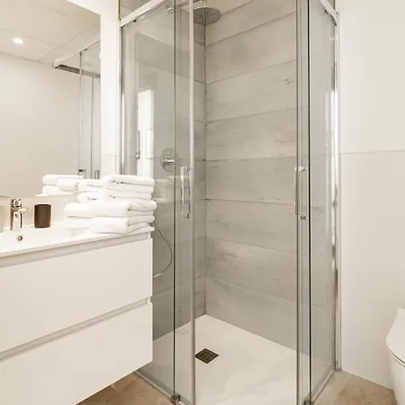 Gg- Modern Townhouse, Families & Couples Only *