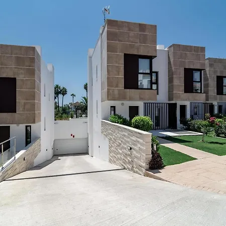 Gg- Modern Townhouse, Families & Couples Only Marbella